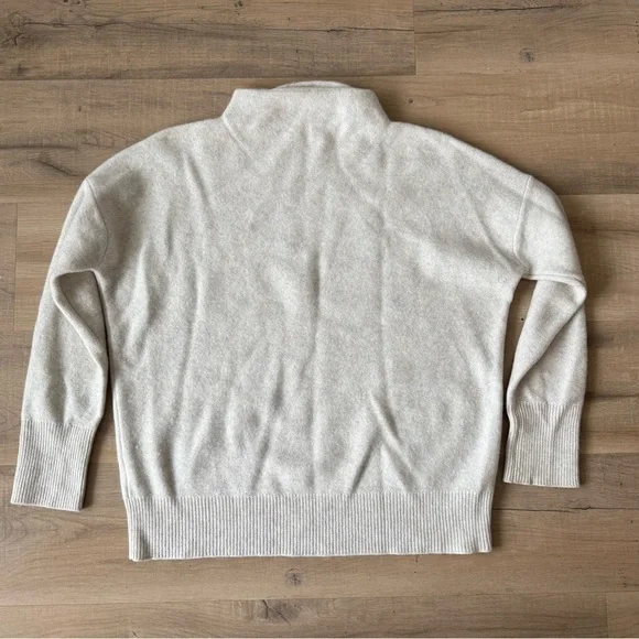 Vince light gray funnel neck plush cashmere sweater - Medium - Picture 8 of 8